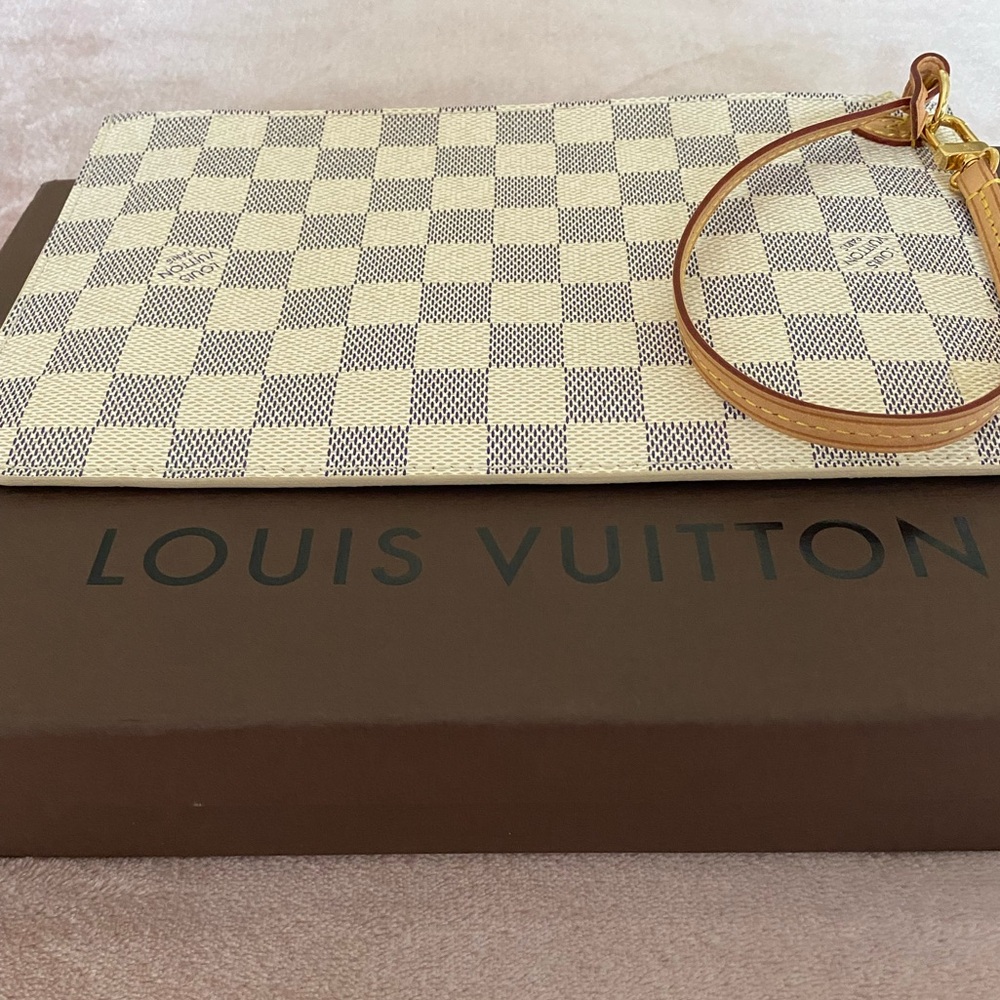 🆕 LOUIS VUITTON 🆕 AUTHENTIC ~ DAMIER AZUR ~ NEVERFULL POUCH ~ WRISTLET ~ LARGE - Picture 4 of 16
